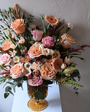 Load image into Gallery viewer, The Juliette flower arrangement for Local Delivery