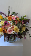 Load image into Gallery viewer, Petite Garden Bouquet for Local Flower Delivery