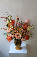 Load image into Gallery viewer, The Juliette flower arrangement for Local Delivery