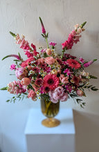 Load image into Gallery viewer, The Juliette flower arrangement for Local Delivery