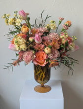 Load image into Gallery viewer, The Juliette flower arrangement for Local Delivery