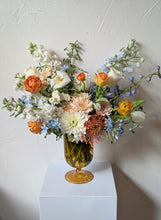 Load image into Gallery viewer, The Juliette flower arrangement for Local Delivery
