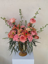 Load image into Gallery viewer, The Juliette flower arrangement for Local Delivery
